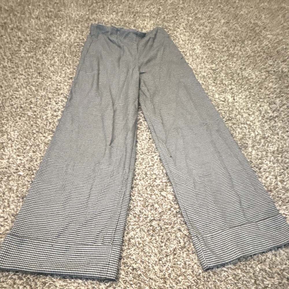 Forever 21 Black and White Pants Size Large